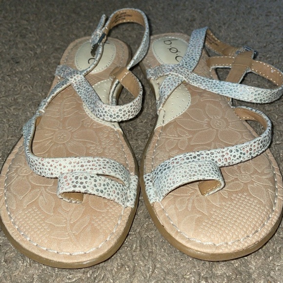 BOC Corey White gold loop toe flat sandals - Picture 7 of 9